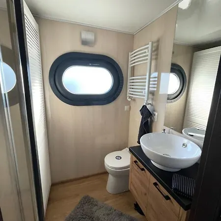 Hotel na wodzie Hausboot Lore