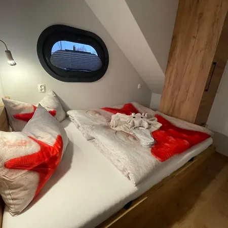 Hausboot Lore Hotel na wodzie *