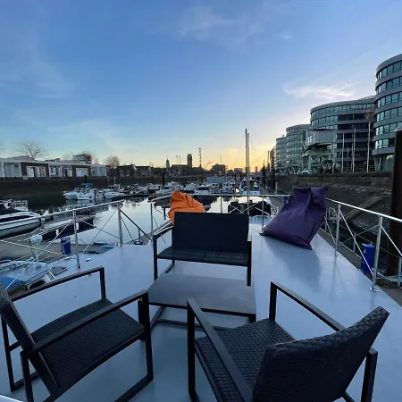 Hotel na wodzie Hausboot Lore