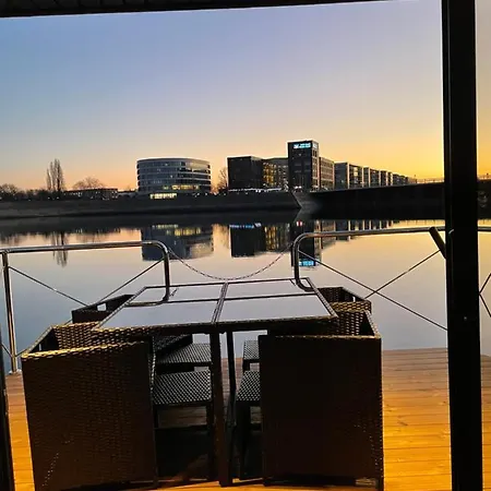 Hausboot Lore Hotel en barco Duisburg