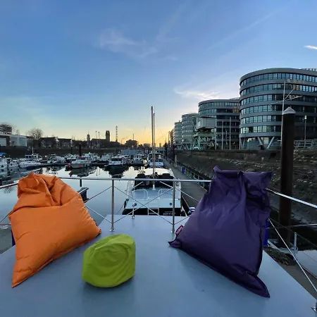 Hausboot Lore Úszó hotel Duisburg