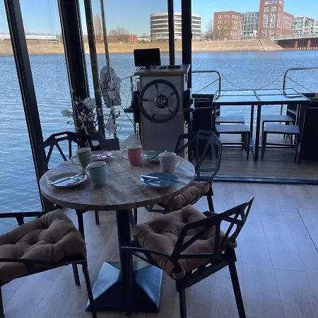 Hotel na wodzie Hausboot Lore