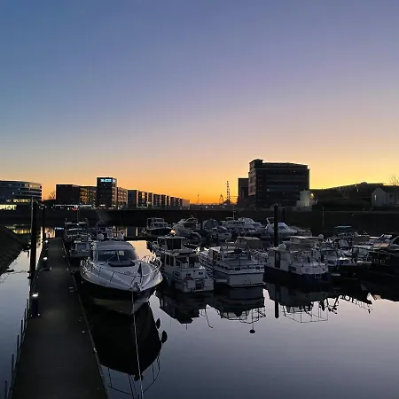 Bådhotel Hausboot Lore