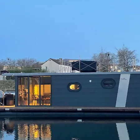 Hotel na wodzie Hausboot Lore Duisburg