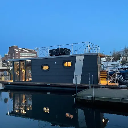 Hausboot Lore 뒤스부르크