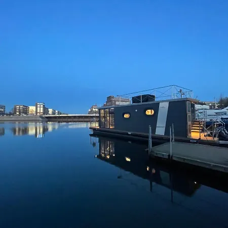 Hausboot Lore Bådhotel *