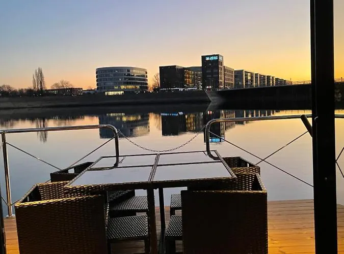 Hausboot Lore Hotel en barco Duisburg