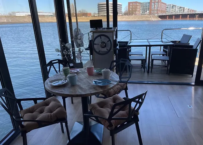 Πλωτό κατάλυμα Hausboot Lore